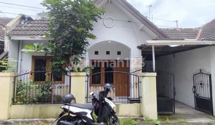 Just Affordable, Beautiful Minimalist House for Comfortable Living in North UGM Campus Complex, Jl. Kaliurang Km. 6.5 YK
Land Area 94 m²
Building Area 45 m²
2 Bedrooms
1 Bathroom
Living Room
Drying Area
Kitchen
Carport + Fence
Remaining Land Space
Car Access Road Simpa Just Affordable, Beautiful Minimalist House for Comfortable Living in North UGM Campus Complex, Jl. Kaliurang Km. 6.5 YK
Land Area 94 m²
Building Area 45 m²
2 Bedrooms
1 Bathroom
Living Room
Drying Area
Kitchen
Carport + Fence
Remaining Land Space
Car Access Road Simpa