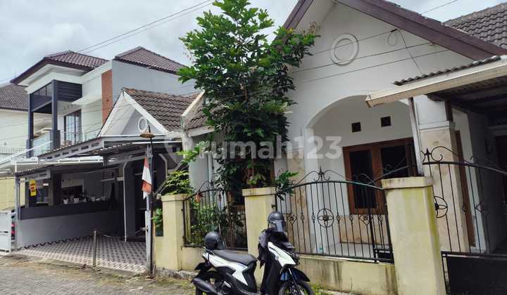 Just Affordable, Beautiful Minimalist House for Comfortable Living in North UGM Campus Complex, Jl. Kaliurang Km. 6.5 YK
Land Area 94 m²
Building Area 45 m²
2 Bedrooms
1 Bathroom
Living Room
Drying Area
Kitchen
Carport + Fence
Remaining Land Space
Car Access Road Simpa Just Affordable, Beautiful Minimalist House for Comfortable Living in North UGM Campus Complex, Jl. Kaliurang Km. 6.5 YK
Land Area 94 m²
Building Area 45 m²
2 Bedrooms
1 Bathroom
Living Room
Drying Area
Kitchen
Carport + Fence
Remaining Land Space
Car Access Road Simpa