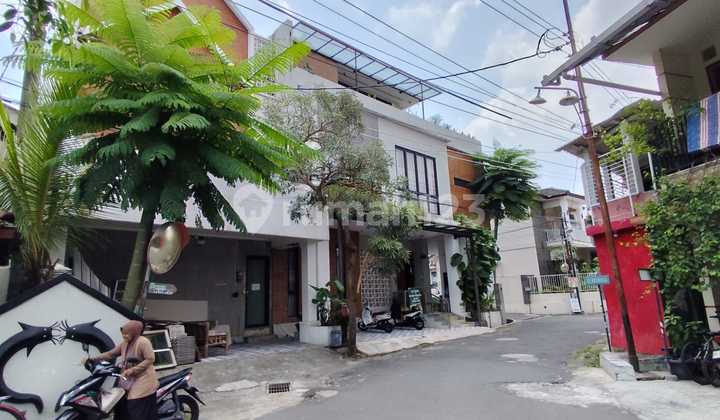 *super Murah Butuh Uang**rumah Konsep Kontemporer Industrial Bangunan 3 Lantai Lokasi Premium Cocok Untuk Investasi, Homestay & Rumah Mewah Di Jl. Kaliurang Km. 7 Yk*- Bangunan Grade A+++- Bangunan Baru Tahun 2020luas Tanah 150 Mluas Bangunan 300 Mkamar T 2