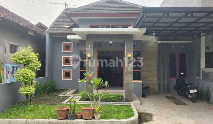 For Sale Ready-to-Occupy House Fully Furnished, Jakal Km 10 (east of Gentan Market), Land Area 100, Type 80, 2 Bedrooms, 1 Bathroom, Accessible Road for Passing Cars Smoothly, Complete Legality, Cash & KPR Possible, Price 625 Million Negotiable with Owner. 2