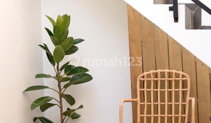 *super Murah. Full Furnish, Rumah/villa Mewah Bangunan 2 Lt, Kwalitas Hotel Bintang 5 Plus Kolam Renang, Di Jakal Km. 7,8 Yk*luas Tanah 153 Mluas Bangunan 120 Mkamar Tidur 2 (bisa Nmbh 1) Kamar Mandi 3 (kamar Mandi Dalam 2) Ruang Tamu/keluargaruang Makan  2