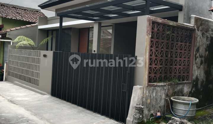 For Sale Contemporary Modern House in a Housing Complex Near UII Campus For Sale Contemporary Modern House in a Housing Complex Near UII Campus