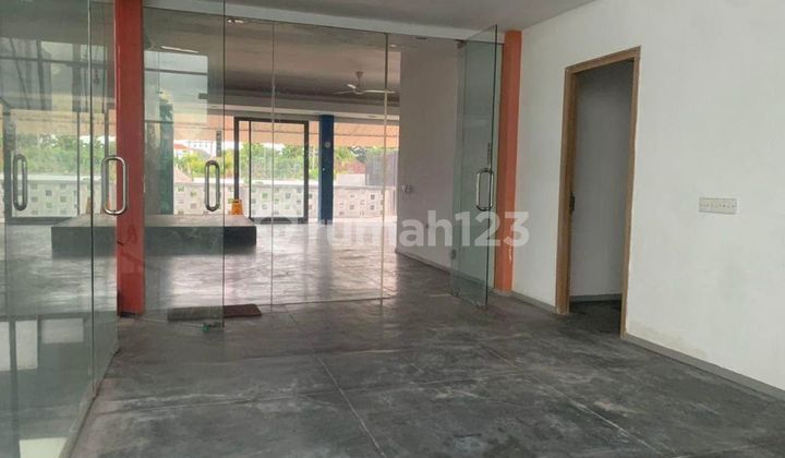 For Rent 2nd Floor Shop House in a Very Strategic Location in Seminyak