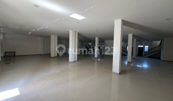 For Rent New 3-Storey Shop House in Central Kuta 2