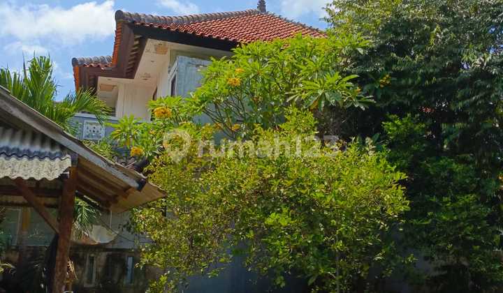 For Sale 2-Story House in a Strategic Location in Renon 2