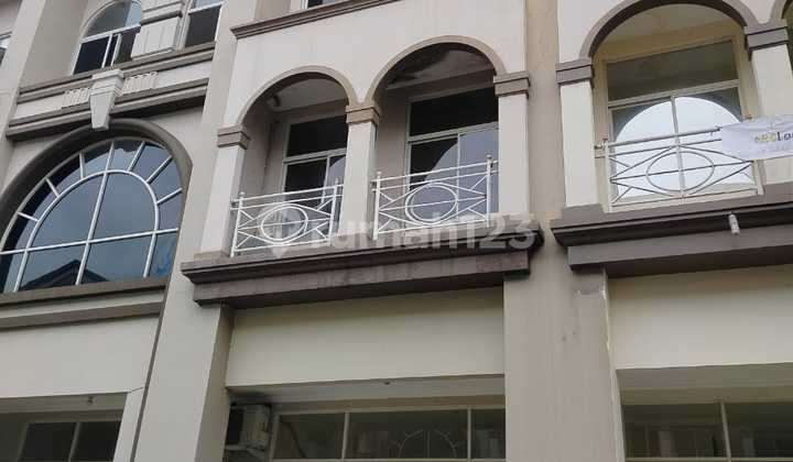 For Rent, Neat 2½-Storey Shop House, Ready to Occupydigrand Galaxy, Bekasi For Rent, Neat 2½-Storey Shop House, Ready to Occupydigrand Galaxy, Bekasi