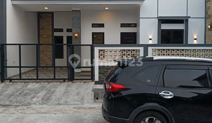 DIJUAL RUMAH TAMPILAN ELEGAN DI PERUMAHAN TITIAN  INDAH