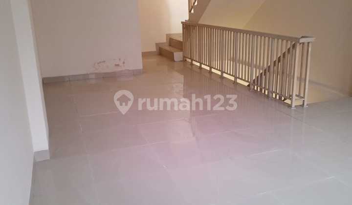 For rent, a shop house in RRG Galaxy, South Bekasi.