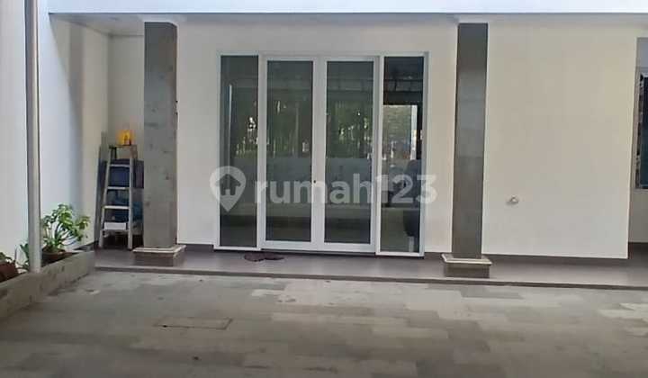 Dijual Cepat Rumah Bangunan Baru Selesai Renovasi Total Lengkap dengan Gazebo di Pondok Kopi, Duren Sawit. Jakarta Timur