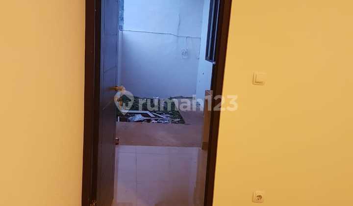 Rumah 2 Lantai Posisi Pojok Ada Space Parkir 2