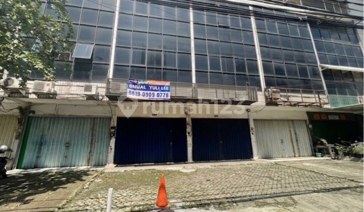 Price Drop for a 3.5-Story Terraced Shop House in Sunter Area, Suitable for Office or Warehouse 1