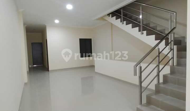 Strategic Location Row House for Sale in Tebet 2