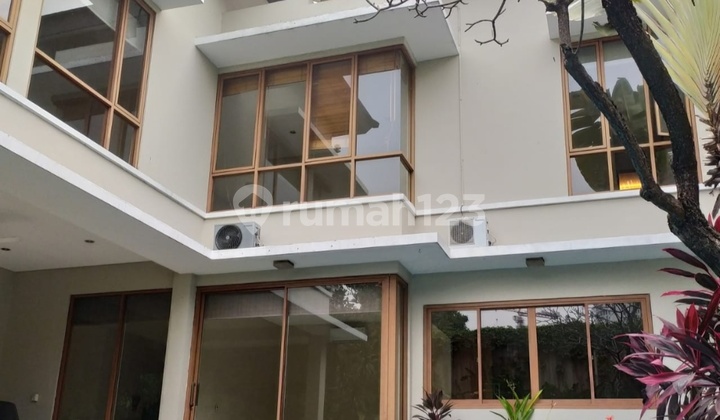 Disewakan Rumah Modern Minimalis 5 Kamar Tidur Disewakan Rumah Modern Minimalis 5 Kamar Tidur