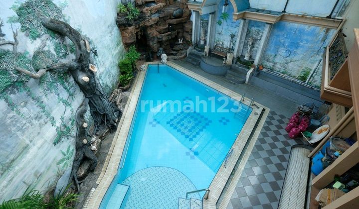 Rumah.ada.fasilitas.kolam.renang.di.dlm 10619 2