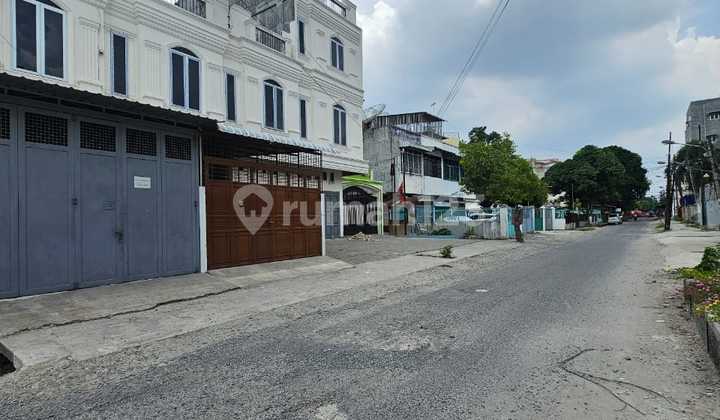Ruko 2½ Tkt Siap Huni Jl. Karantina - Medan Timur Ruko 2½ Tkt Siap Huni Jl. Karantina - Medan Timur