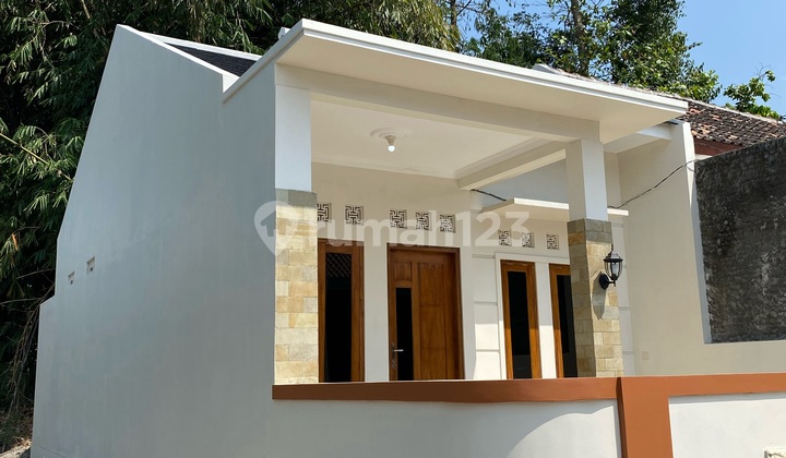 Ready-to-Occupy House Near Brambanan Toll Exit House