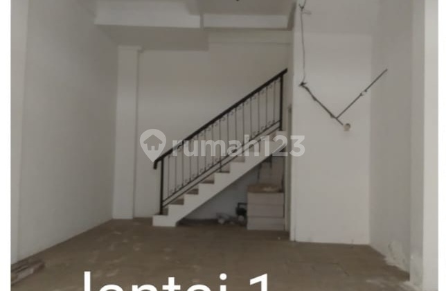 Slashing Prices‼️ For Sale: Mulyosari 3-Story Shophouse. 2