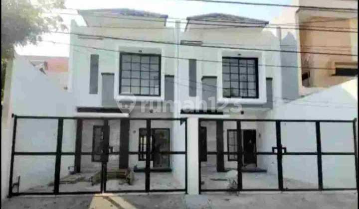 Need Immediately Sold‼️ New Minimalist House in Rungkut Asri, 2 Floors, Fits 3 Cars in a Row, Loss