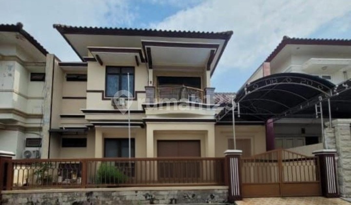 Disewakan Rumah Central Park Mulyosari 2 Lantai Semi Furnish Disewakan Rumah Central Park Mulyosari 2 Lantai Semi Furnish