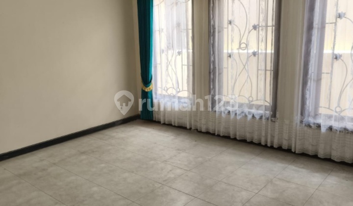 Disewakan Rumah Central Park Mulyosari 2 Lantai Semi Furnish 2