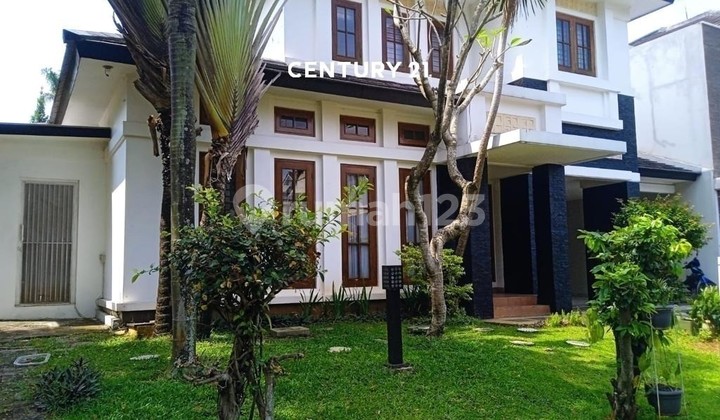 Semi-Furnished Luxury House in Menteng Bintaro Om 16319