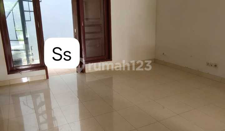 Rumah Raffles Hills Cibubur. Lokasi Depan Taman 2