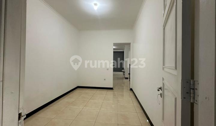 Turun Harga! Rumah 2,5 Lantai Di Legenda Wisata 2