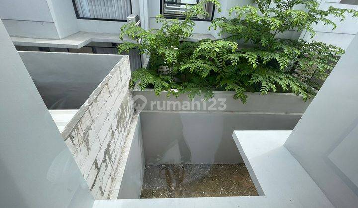 Dijual Rumah di Jl. Arteri Kiic, Karawang 135 M Bagus HGB 10