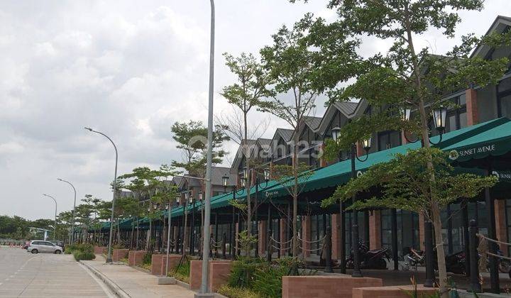 Disewa Ruko Hadap Danau di Jl. Citra Garden 8 , Jakarta Barat 150 M Bagus HGB 3