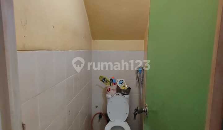 Disewa Rumah 2 Lantai Bagus Unfurnished SHM di Jl. Pasadena 1, Jakarta Barat 1