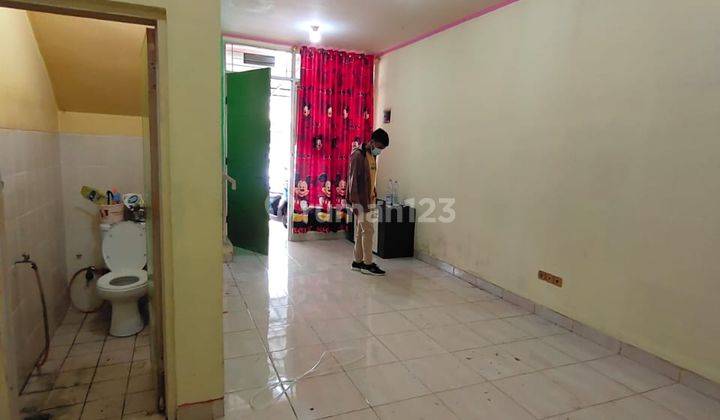 Disewa Rumah 2 Lantai Bagus Unfurnished SHM di Jl. Pasadena 1, Jakarta Barat 2