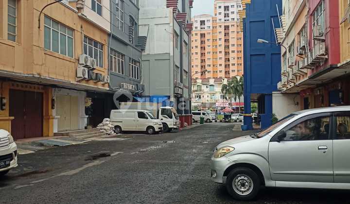 Dijual Dan Disewa Ruko di Jl. Mutiara Taman Palem , Jakarta Barat 270 M Bagus HGB 1