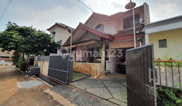 Dijual Rumah 2 Lantai di DEPOK , 6 KT SANGAT LUAS COCOK UNTUK KELUARGA BESAR 