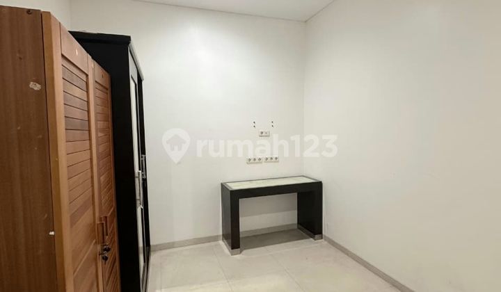 Dijual Rumah di Pamulang - Semi Furnished, Full Renovation, Super Strategis di Tangerang Selatan 2