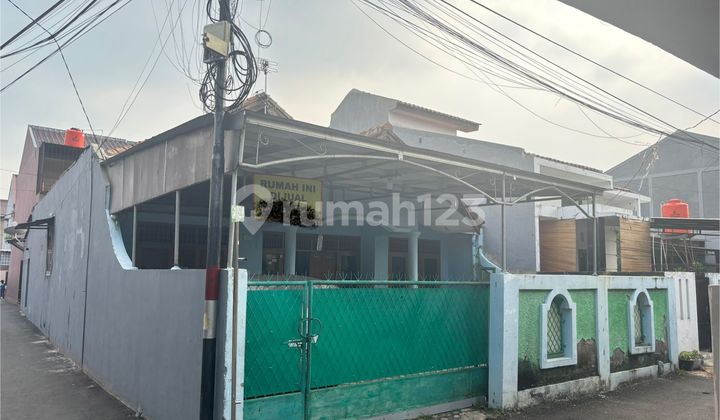 Ready to occupy Spacious Comfortable Large Family Home in Jagakarsa, South Jakarta