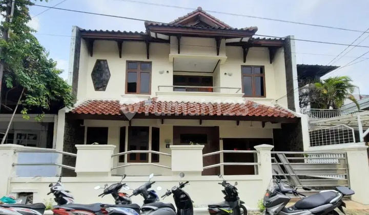 DIJUAL RUMAH ELITE PONDOK INDAH - LOKASI PREMIUM, JALAN KAKI KE PIM 2!