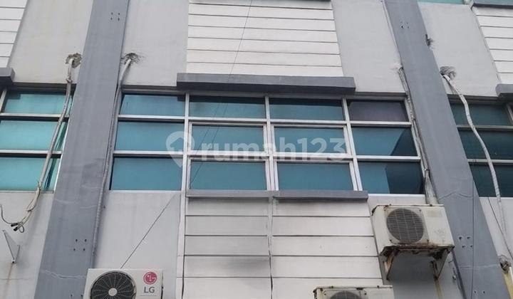 Dijual Ruko Strategis – Cocok untuk Kantor Kontraktor atau Gudang usaha 