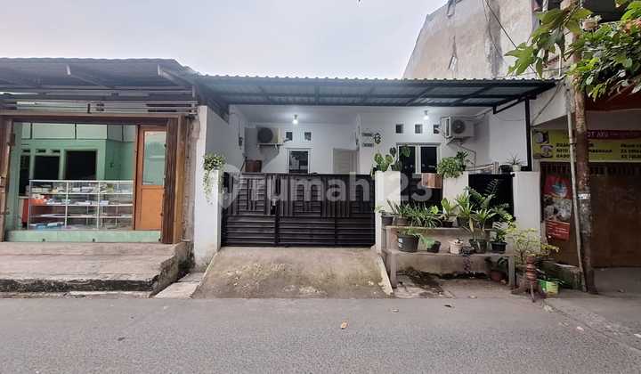 FOR SALE READY-TO-OCCUPY HOUSE – PONDOK KACANG PRIMA, highly strategic location with public transportation access
