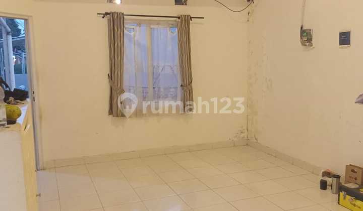 For Sale, Ready-to-Live House in The Green Hill Residence, Strategic Location in Depok 2