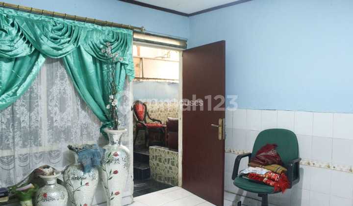 OLD HOUSE FOR SALE + RENTAL UNITS IN A STRATEGIC LOCATION - MENTENG DALAM, TEBET OLD HOUSE FOR SALE + RENTAL UNITS IN A STRATEGIC LOCATION - MENTENG DALAM, TEBET