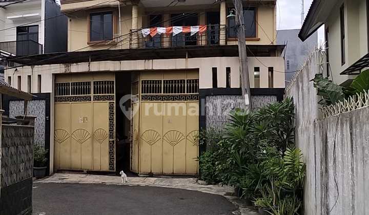 DIJUAL RUMAH BESAR 2 LANTAI - JAGAKARSA, JAKARTA SELATAN, AKSES SANGAT STRATEGIS 