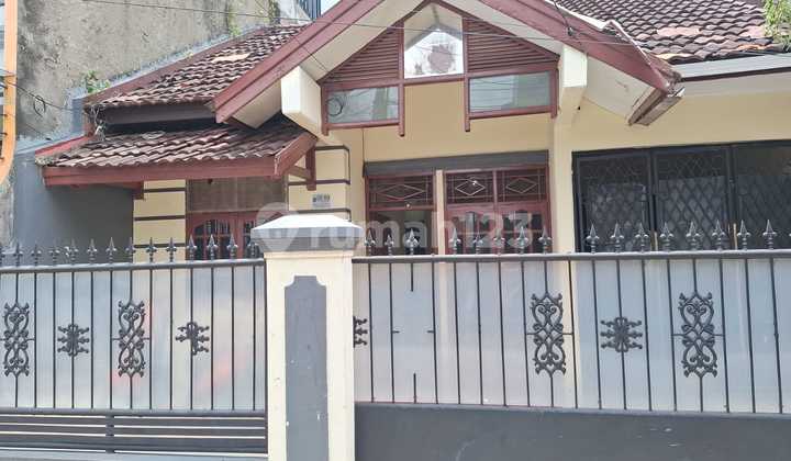 Rumah di pusat kawasan kota condet jakarta timur, sangat mudah akses fasilitas kota