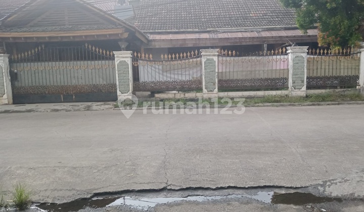 Dijual Rumah Siap Huni - Lokasi Strategis Pondok Gede, Bekasi,Cocok untuk Hunian Keluarga Besar atau Investasi Jangka Panjang