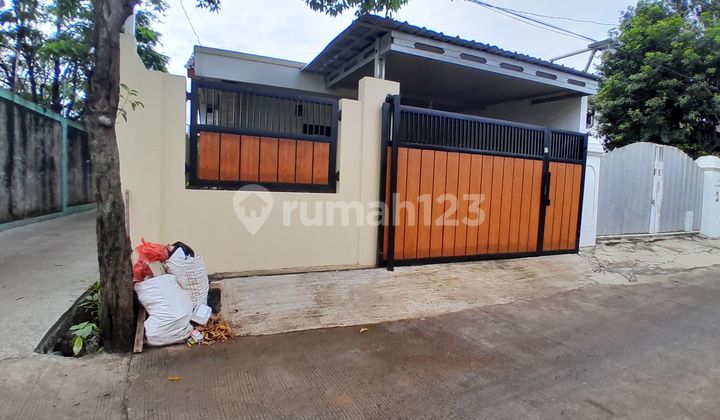 Dijual Rumah Besar 4Kt + 3Km Siap Huni , Garasi 3 Mobil - Mustika Sari Bekasi