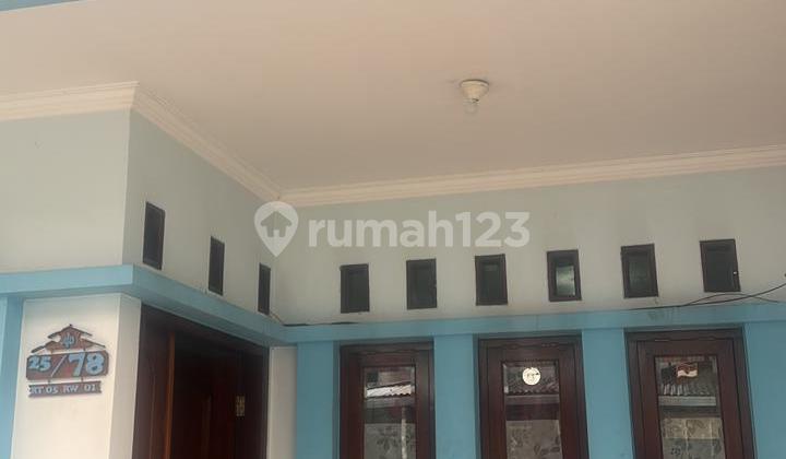 Comfortable House with Strategic Location in Sarijadi, Bandung