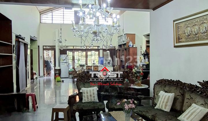 House by the Road Suitable for Residence and Business in Bintaro Sector 2