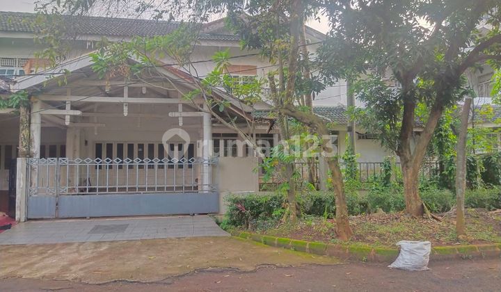 Rumah Bangunan Lama Perlu Renov di Bintaro Sektor 9
