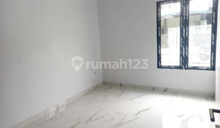 Affordable House in a Cluster in Jombang Adjacent to Bintaro Affordable House in a Cluster in Jombang Adjacent to Bintaro