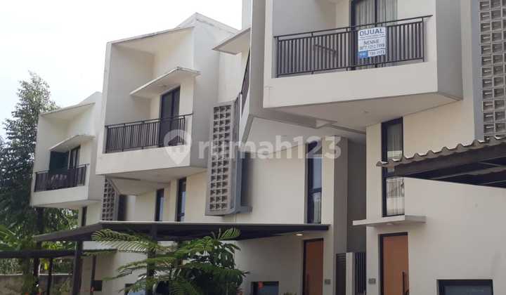 Minimalis Town House Bagus dan Siap Huni Dekat Akses KRL