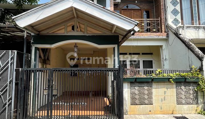 Rumah Rapi dan Siap Huni Lokasi Strategis di Bintaro Sektor 2 Rumah Rapi dan Siap Huni Lokasi Strategis di Bintaro Sektor 2